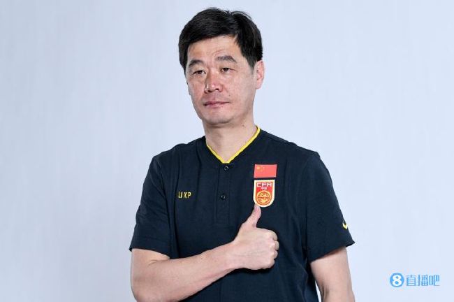 意甲前瞻：尤文图斯 VS 那不勒斯时间：2023-12-09 03:45尤文图斯目前积33分暂列积分榜第2，距离榜首的国米仅有2分差距，此役球队的抢分战意毋庸置疑，尤文图斯在最近的一轮联赛客场2-1击败蒙扎，各项赛事近9场取得7胜2平的不败战绩，球队近期的整体走势非常稳健，尤其是防线稳固，过去9场比赛尤文图斯多达6场能够零封对手，且期间合计仅失3球。